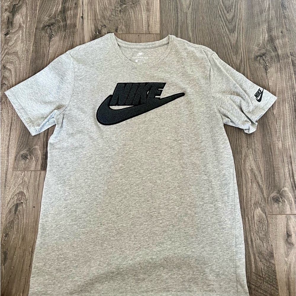 Nike Gray and Black Short Sleeve Tees